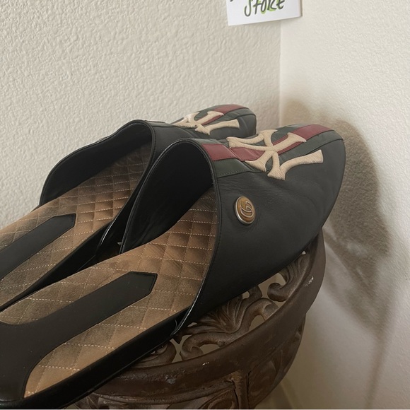 Gucci New York Yankees Leather Slides Slip Ons - Picture 5 of 7